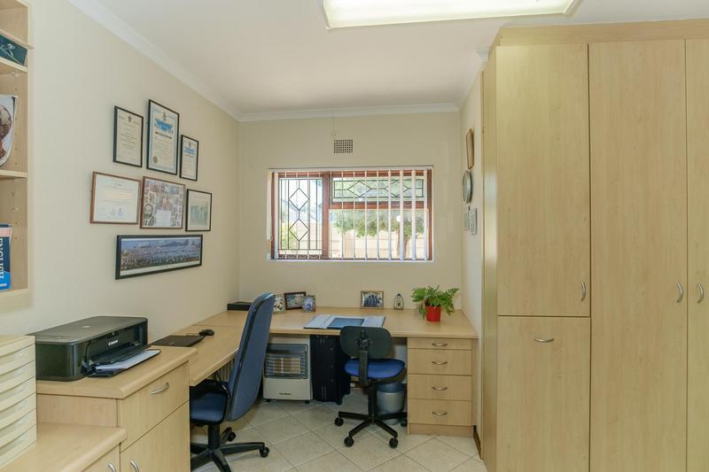 3 Bedroom Property for Sale in Meadowridge Western Cape